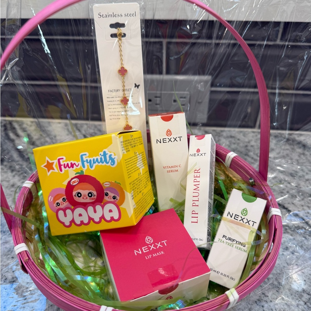$189 Retail Gift Basket - Picture 2 of 10